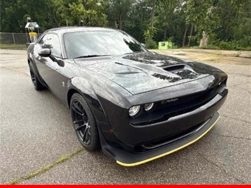 2023 Dodge Challenger R/T Scat Pack Widebody photo 1