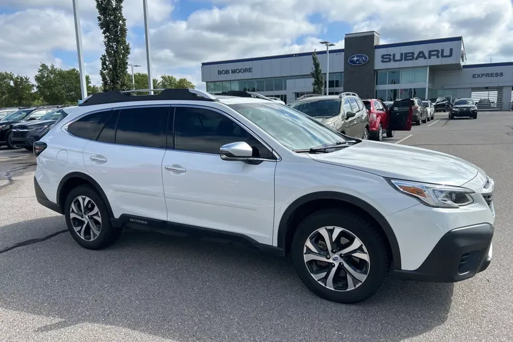 2022 Subaru Outback Touring photo 1