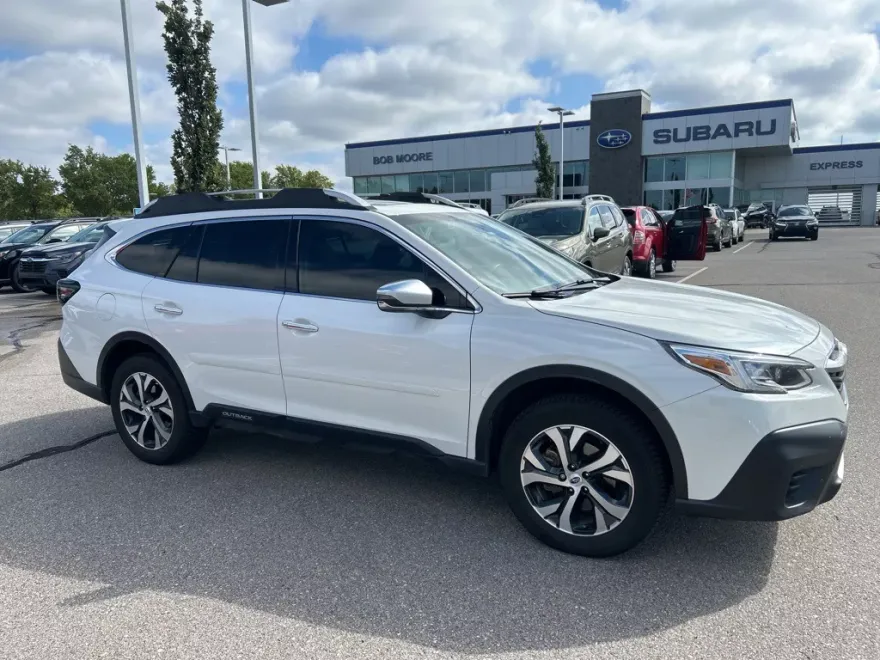 2022 Subaru Outback Touring photo 1