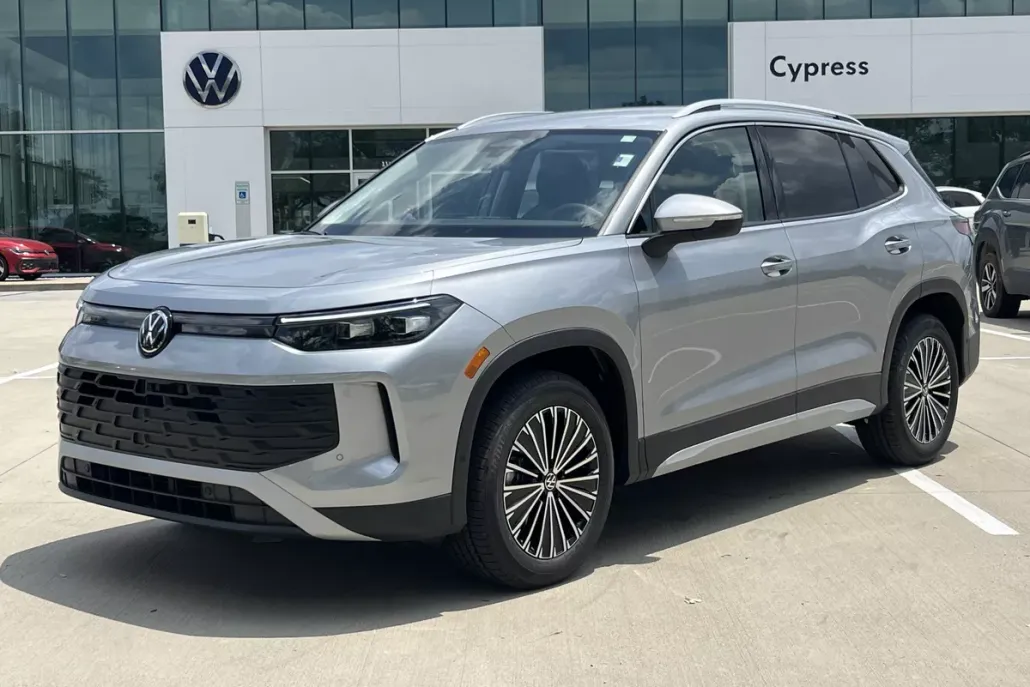 2025 Volkswagen Tiguan S photo 1
