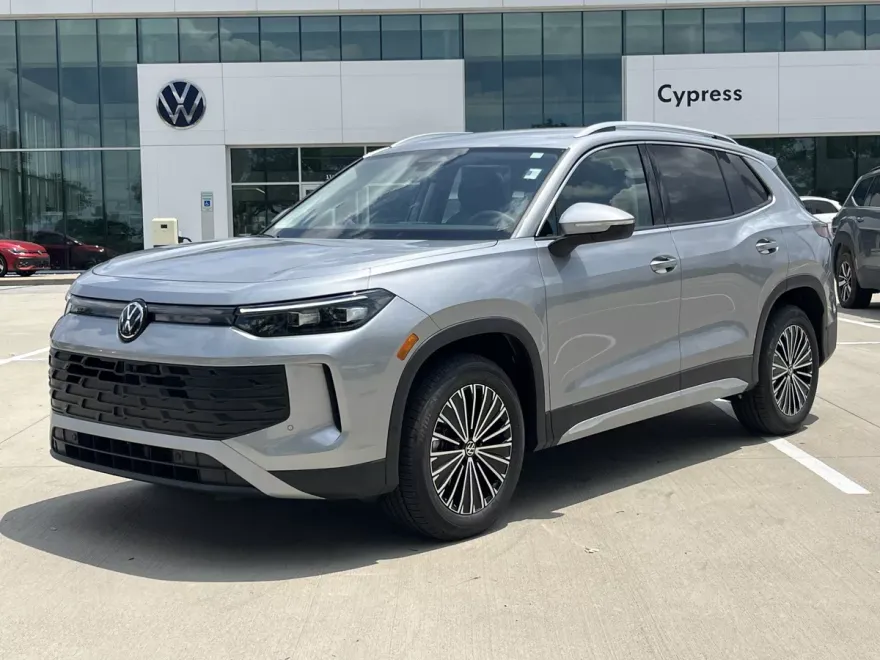 2025 Volkswagen Tiguan S photo 1