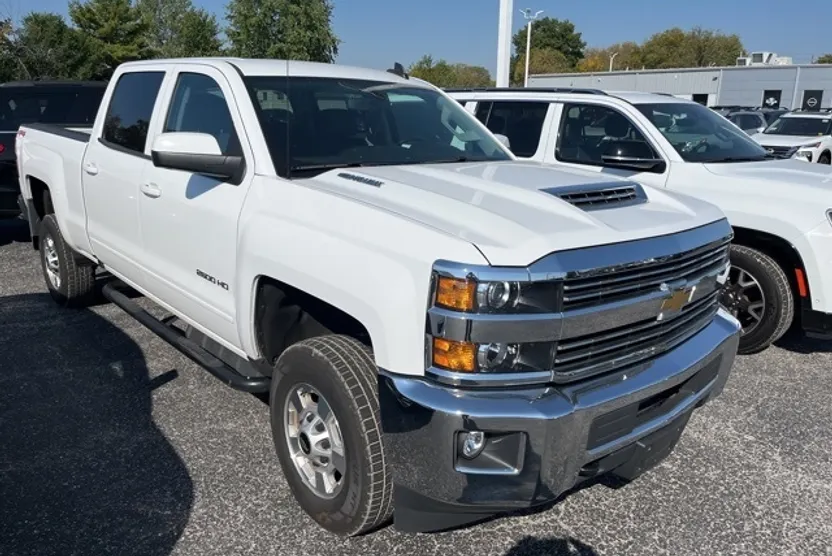 2018 Chevrolet Silverado 2500HD LT photo 1