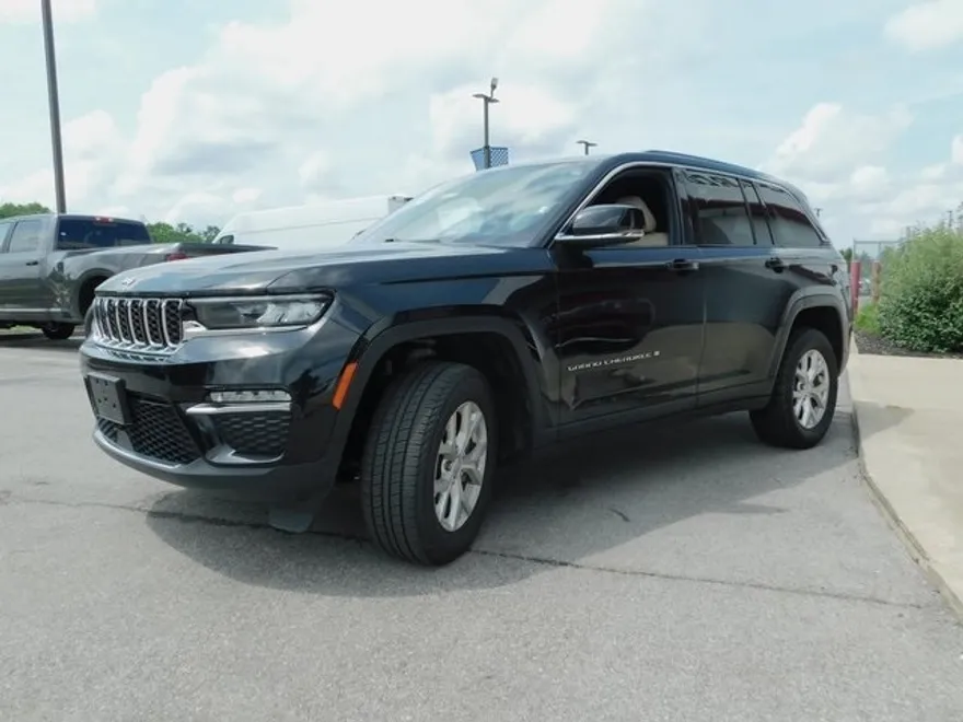 2023 Jeep Grand Cherokee Limited photo 1