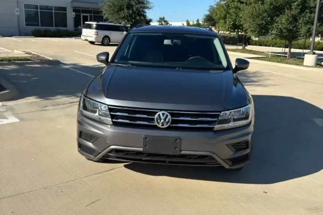 2020 Volkswagen Tiguan Sport photo 1