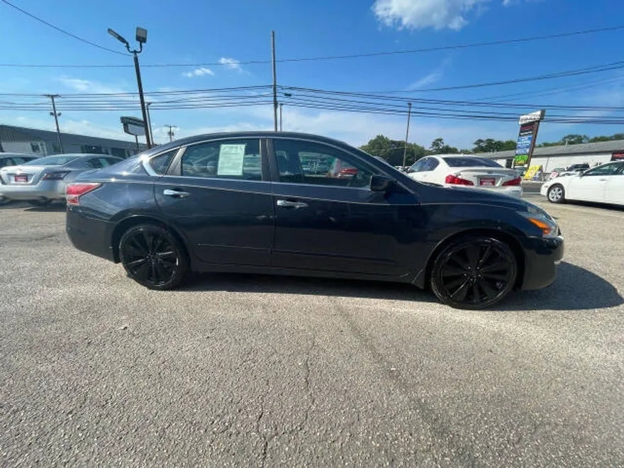 2015 Nissan Altima 2.5 S photo 1