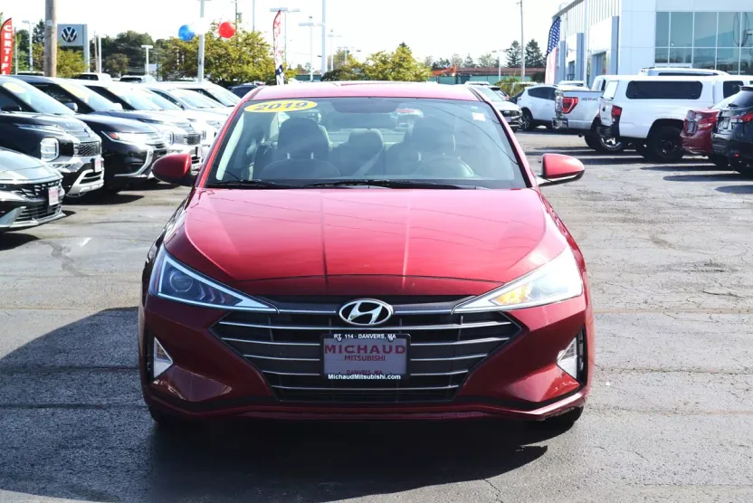 2019 Hyundai Elantra SE photo 1