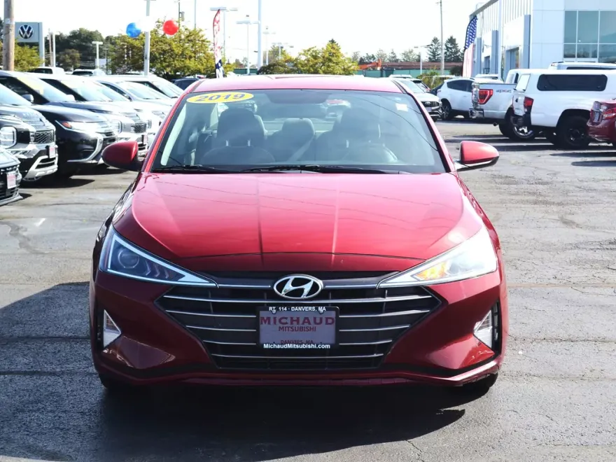 2019 Hyundai Elantra SE photo 1