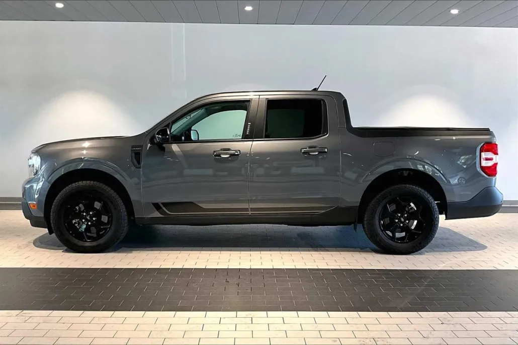 2022 Ford Maverick Lariat photo 1