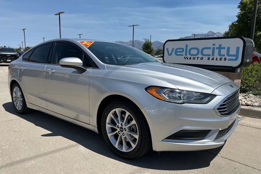 2017 Ford Fusion SE photo 1