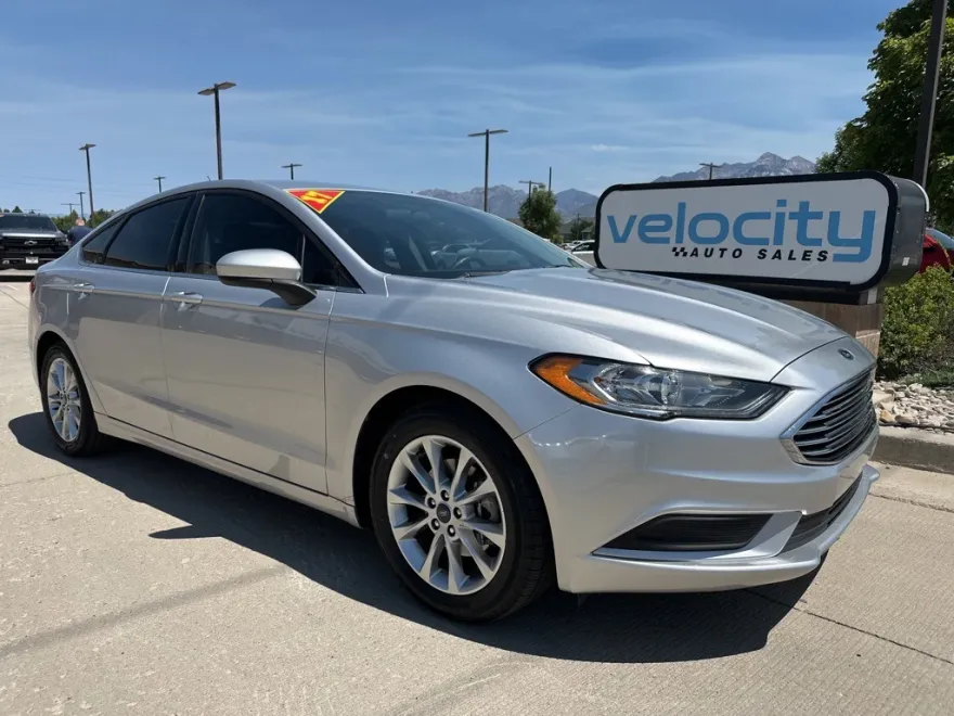 2017 Ford Fusion SE photo 1