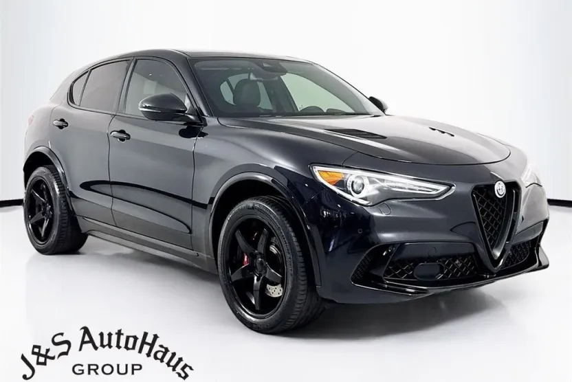2021 Alfa Romeo Stelvio Quadrifoglio photo 1