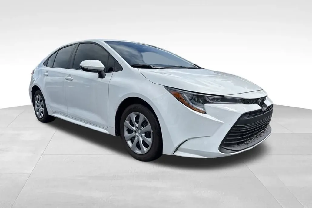 2024 Toyota Corolla LE photo 1
