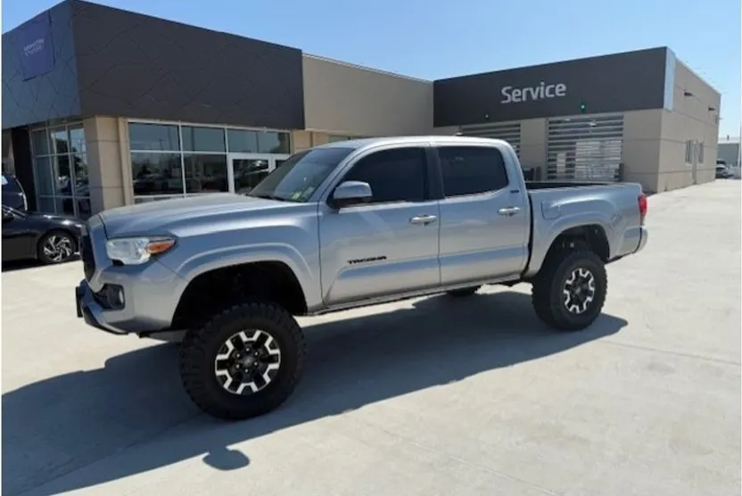 2019 Toyota Tacoma SR5 photo 1