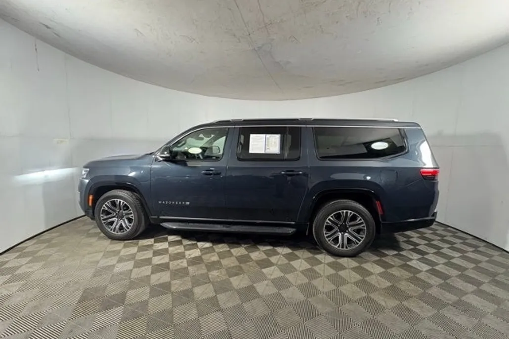 2024 Jeep Wagoneer L Series II photo 1