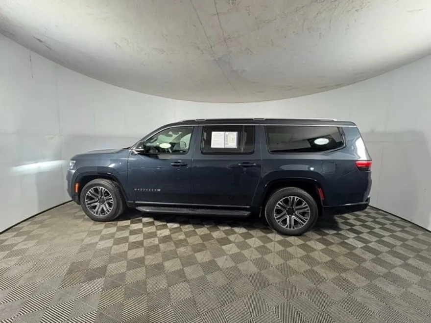 2024 Jeep Wagoneer L Series II photo 1