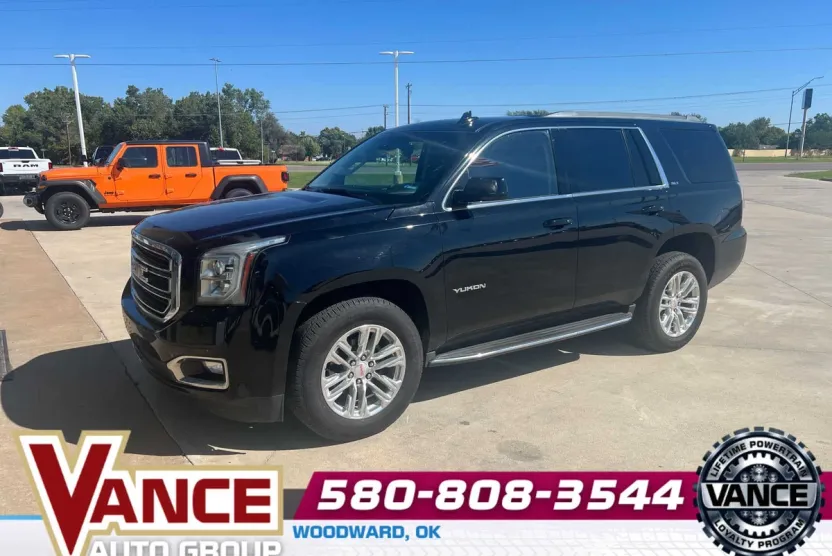 2017 Gmc Yukon SLT photo 1