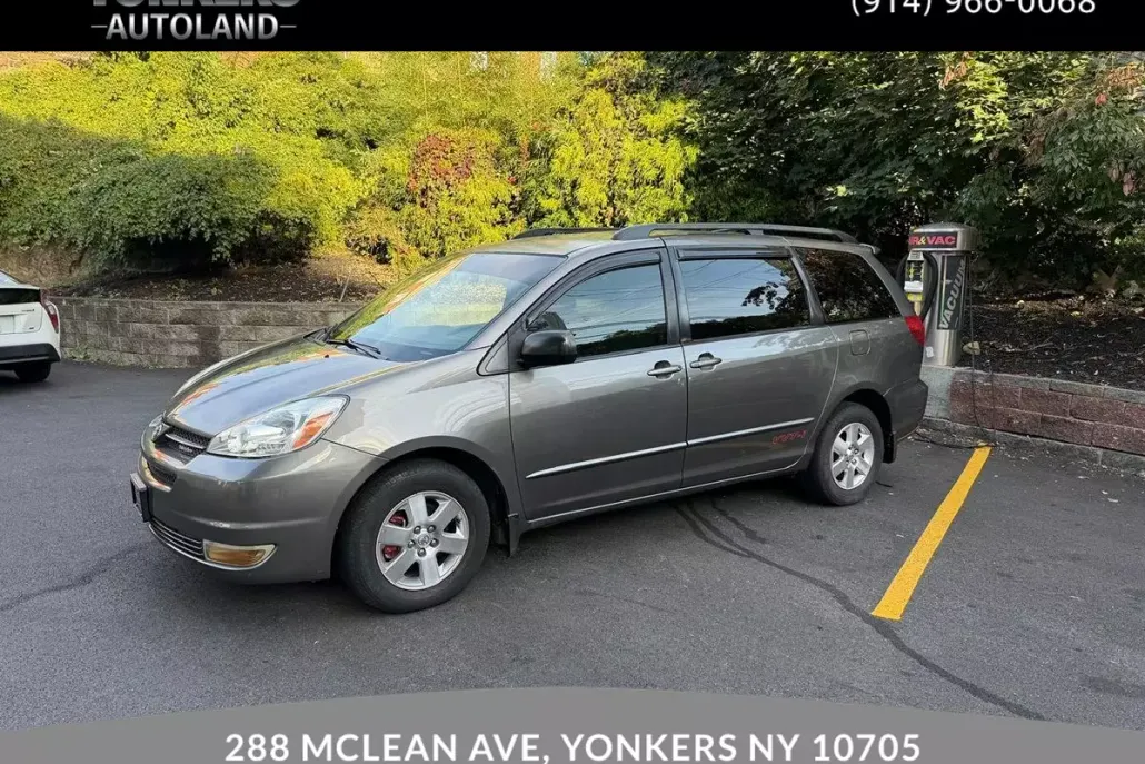 2005 Toyota Sienna CE photo 1