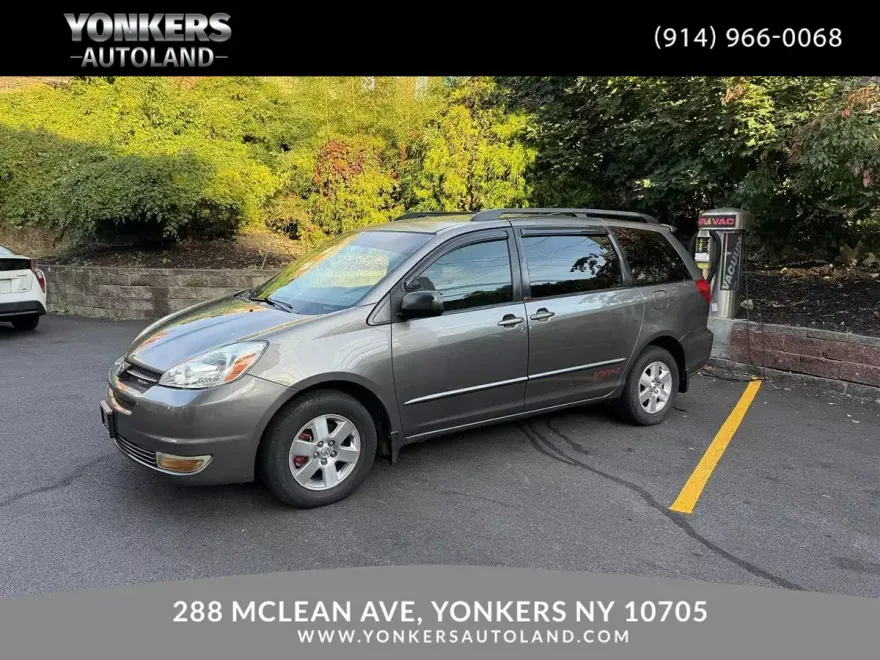 2005 Toyota Sienna CE photo 1