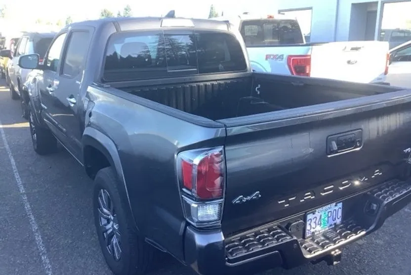 2023 Toyota Tacoma Limited V6 photo 1