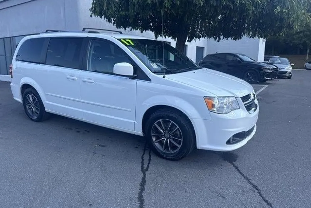 2017 Dodge Grand Caravan SXT photo 1