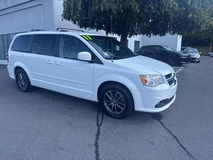 2017 Dodge Grand Caravan SXT photo 1