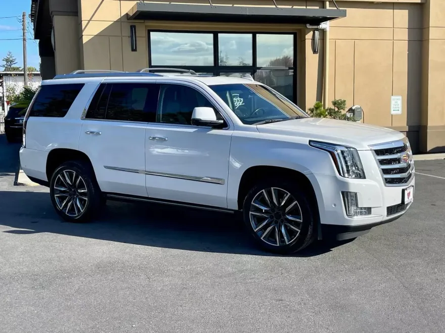2017 Cadillac Escalade Premium Luxury photo 1