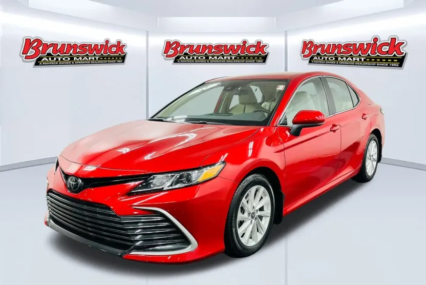 2023 Toyota Camry LE photo 1