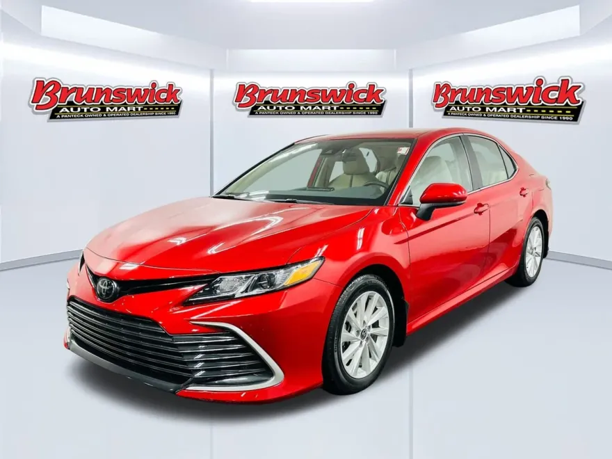 2023 Toyota Camry LE photo 1