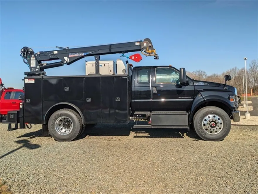 2024 Ford F-750 Base photo 2