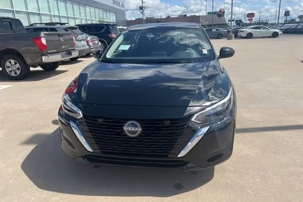 2025 Nissan Sentra SV photo 1