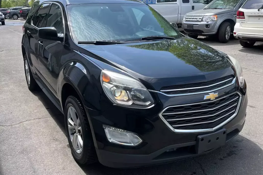 2017 Chevrolet Equinox LT photo 1