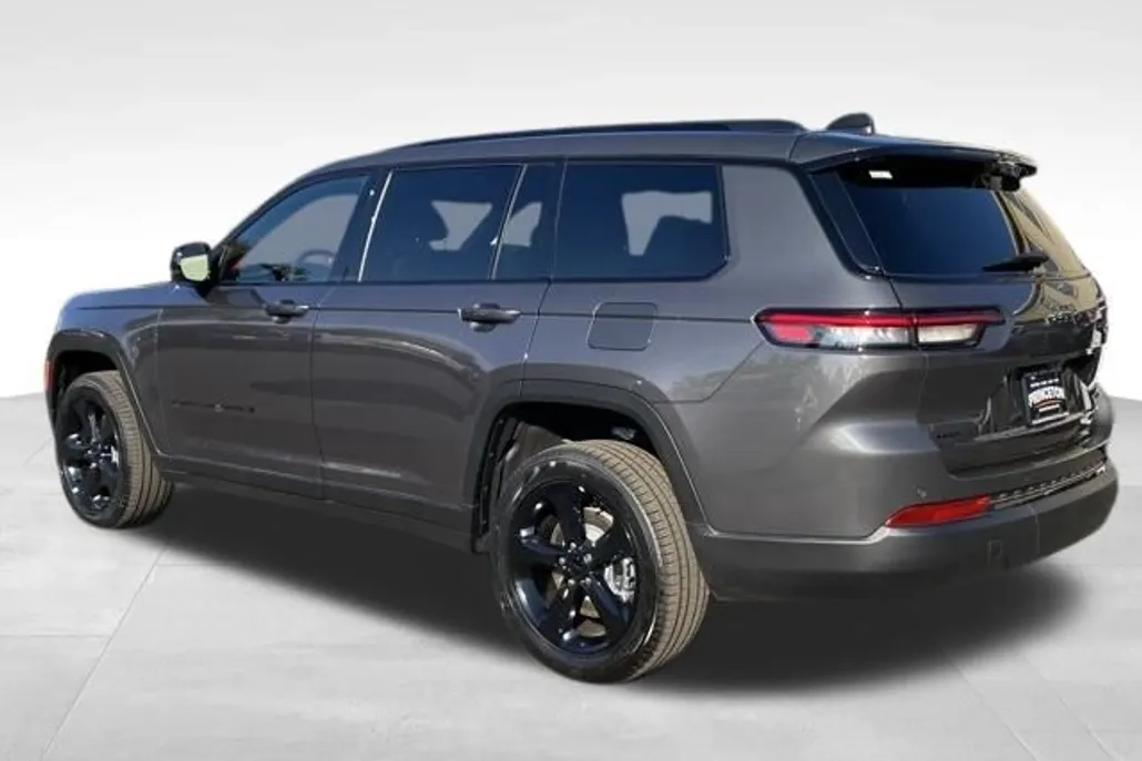 2025 Jeep Grand Cherokee Limited photo 1