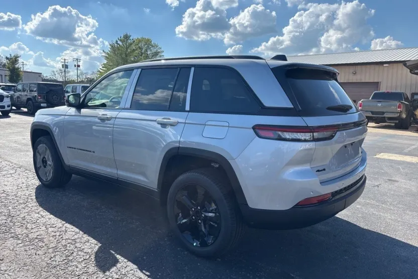 2025 Jeep Grand Cherokee Limited photo 1