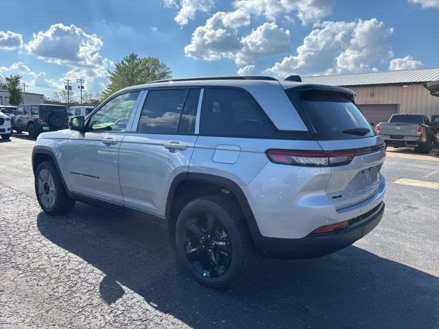 2025 Jeep Grand Cherokee Limited photo 1