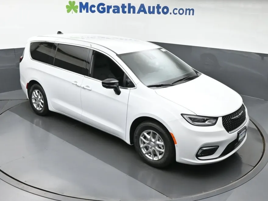 2026 Chrysler Pacifica photo 1
