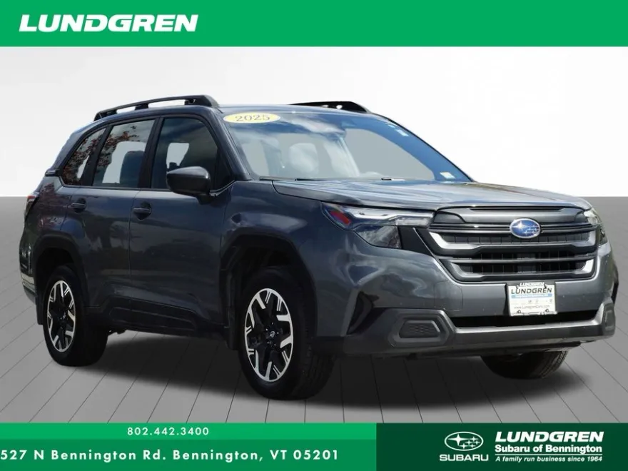 2025 Subaru Forester Base photo 1