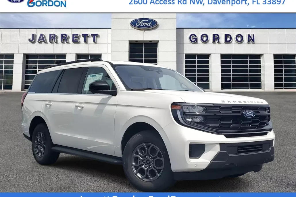 2025 Ford Expedition photo 1