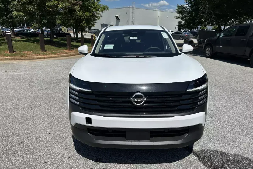 2025 Nissan Kicks SV photo 1