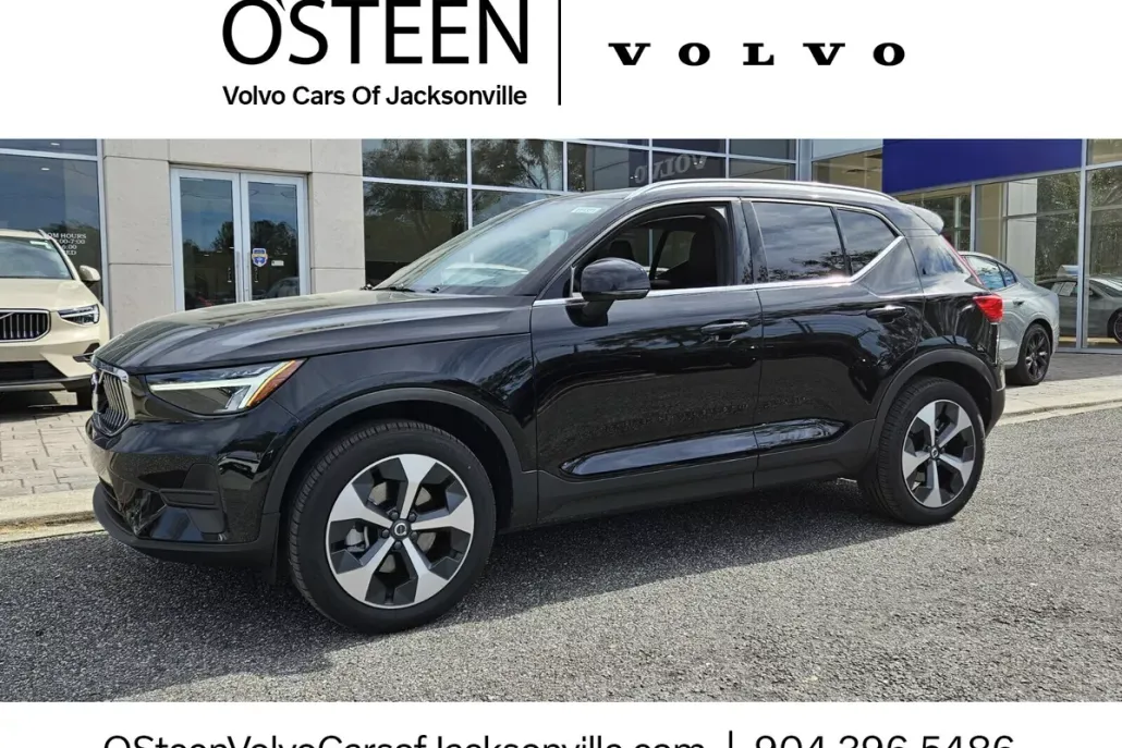 2025 Volvo XC40 Core photo 1
