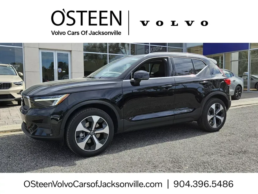 2025 Volvo XC40 Core photo 1