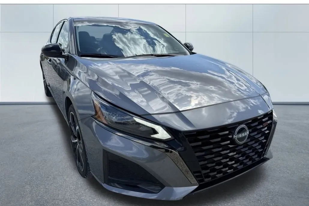 2024 Nissan Altima 2.5 SR photo 1