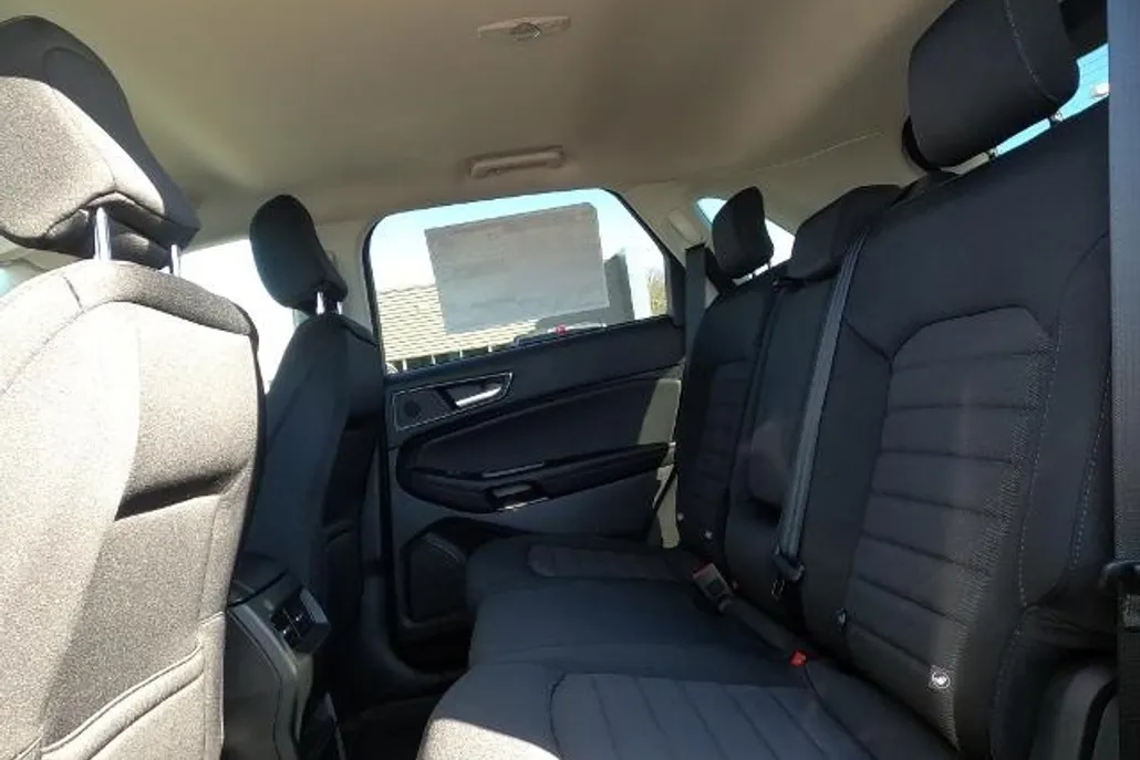 2023 Ford Edge SE photo 1