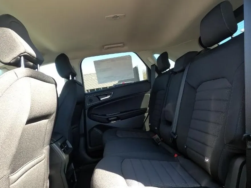 2023 Ford Edge SE photo 1
