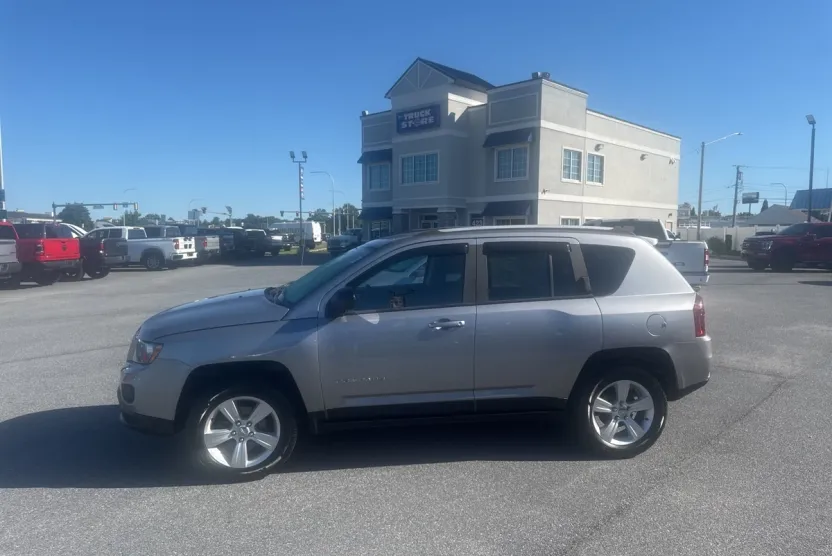 2016 Jeep Compass Sport photo 1