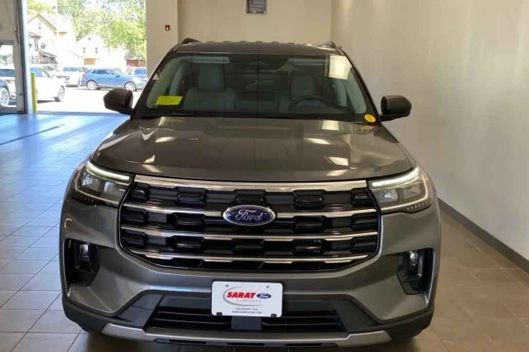 2025 Ford Explorer photo 1