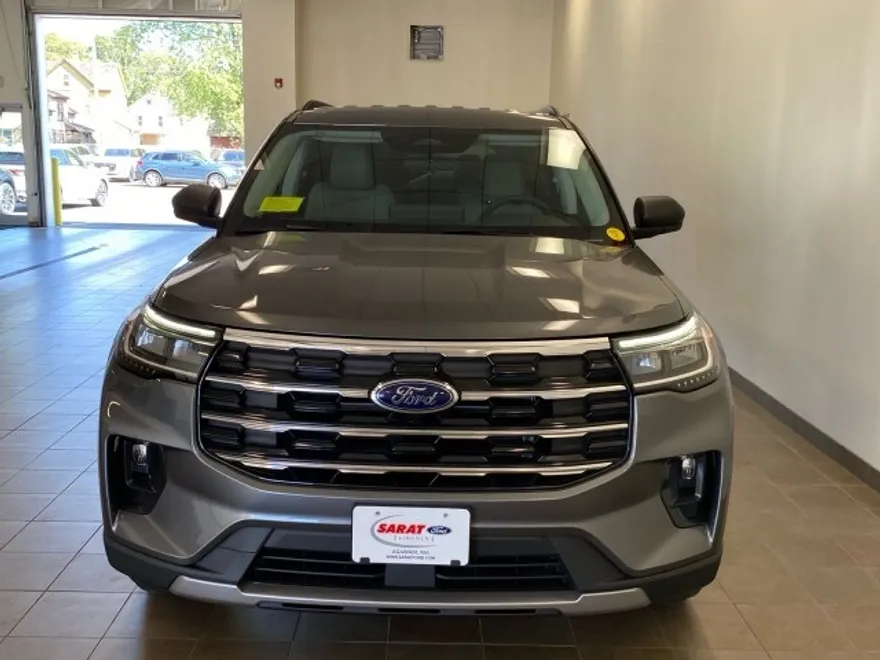 2025 Ford Explorer photo 1