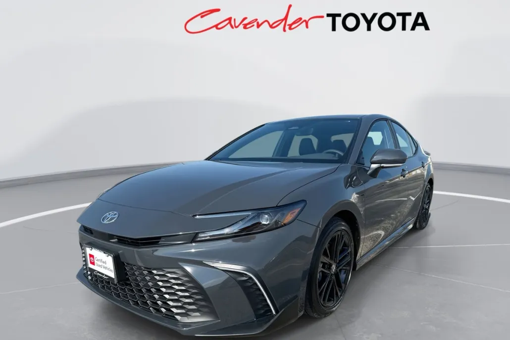 2025 Toyota Camry SE photo 1