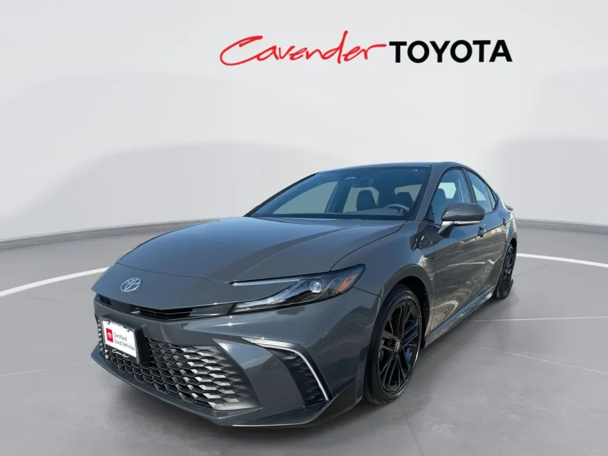 2025 Toyota Camry SE photo 1