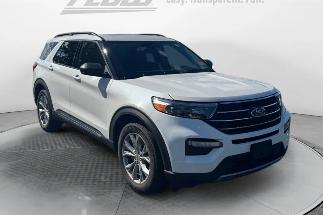 2023 Ford Explorer XLT photo 1