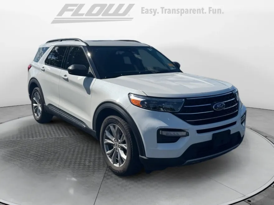 2023 Ford Explorer XLT photo 1